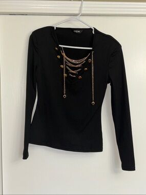 Chicme Black Long-Sleeve Tee with Gold Chain Detail